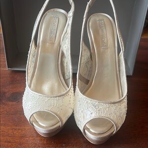 Vero Cuoio Beige Lace Peep Toe Heels